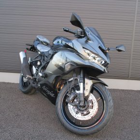 Ninja ZX-4R SE 入荷