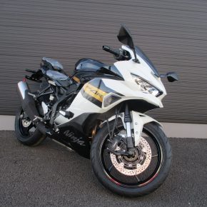 【Ninja ZX-4R SE 入荷のお知らせ】